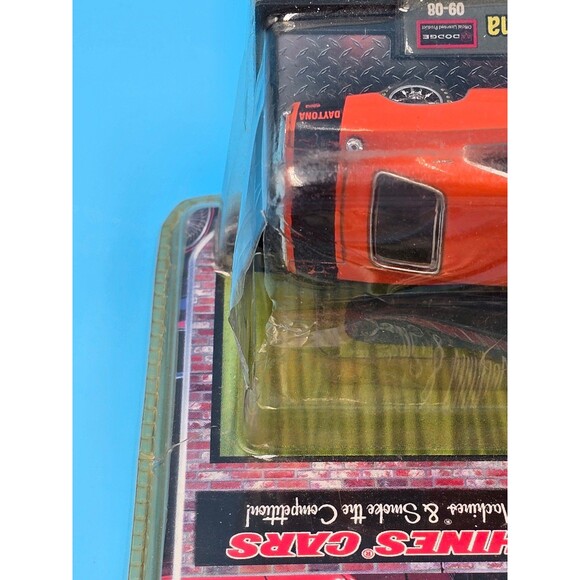 M2 Machines Detroit-Muscle 1969 Dodge Charger Daytona - Picture 3 of 3